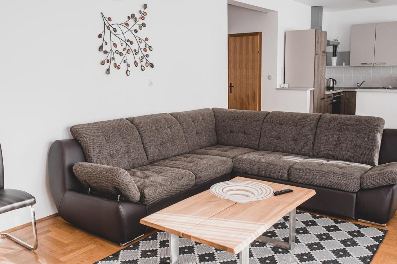 Helles 3 Schlafzimmer Apartment Zwischen Zagreb Zentrum & Natur Exterior photo